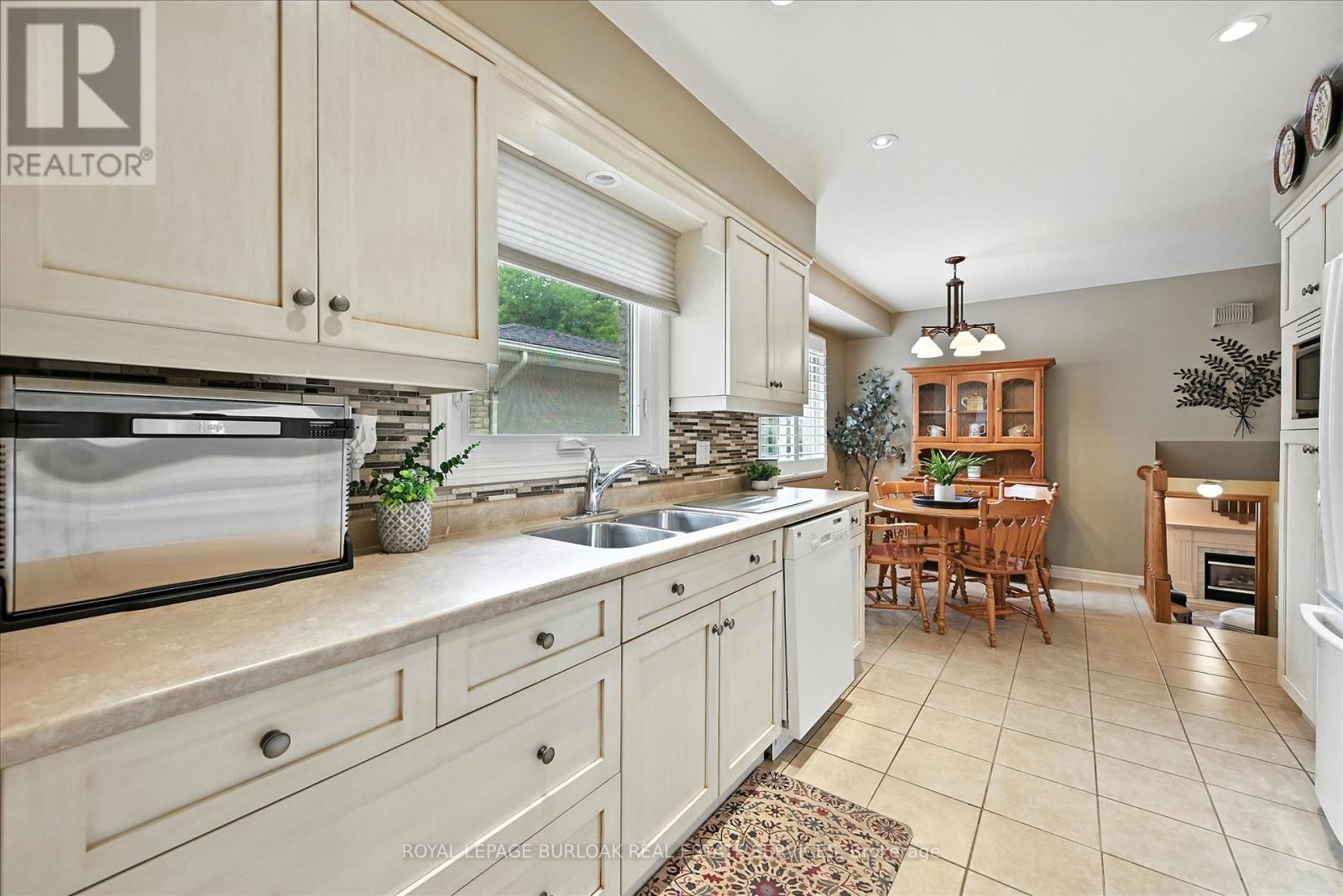 Photo 6 of 5937 Saint Anthony Crescent, Niagara Falls ON