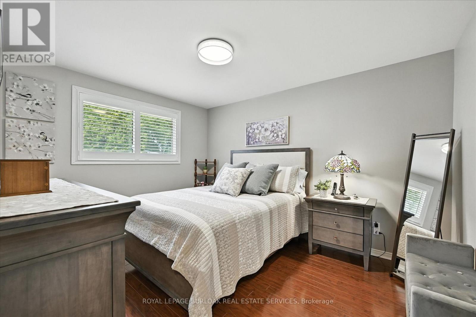 Photo 4 of 5937 Saint Anthony Crescent, Niagara Falls ON