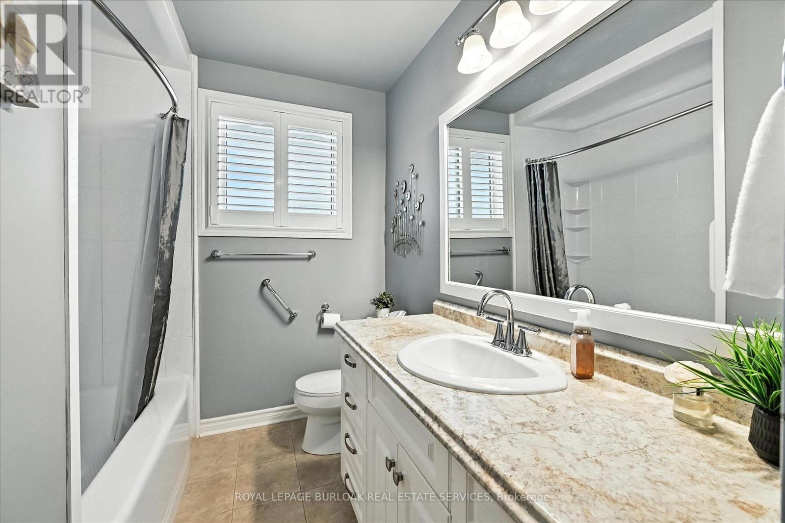 Photo 2 of 5937 Saint Anthony Crescent, Niagara Falls ON