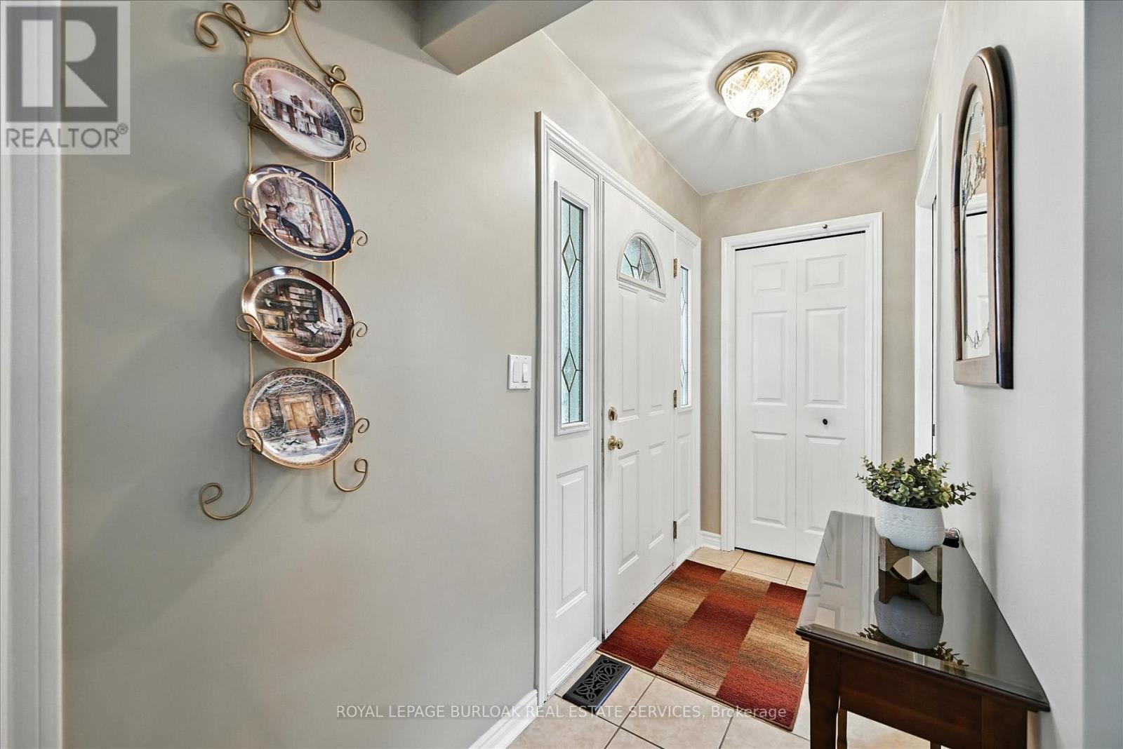 Photo 8 of 5937 Saint Anthony Crescent, Niagara Falls ON