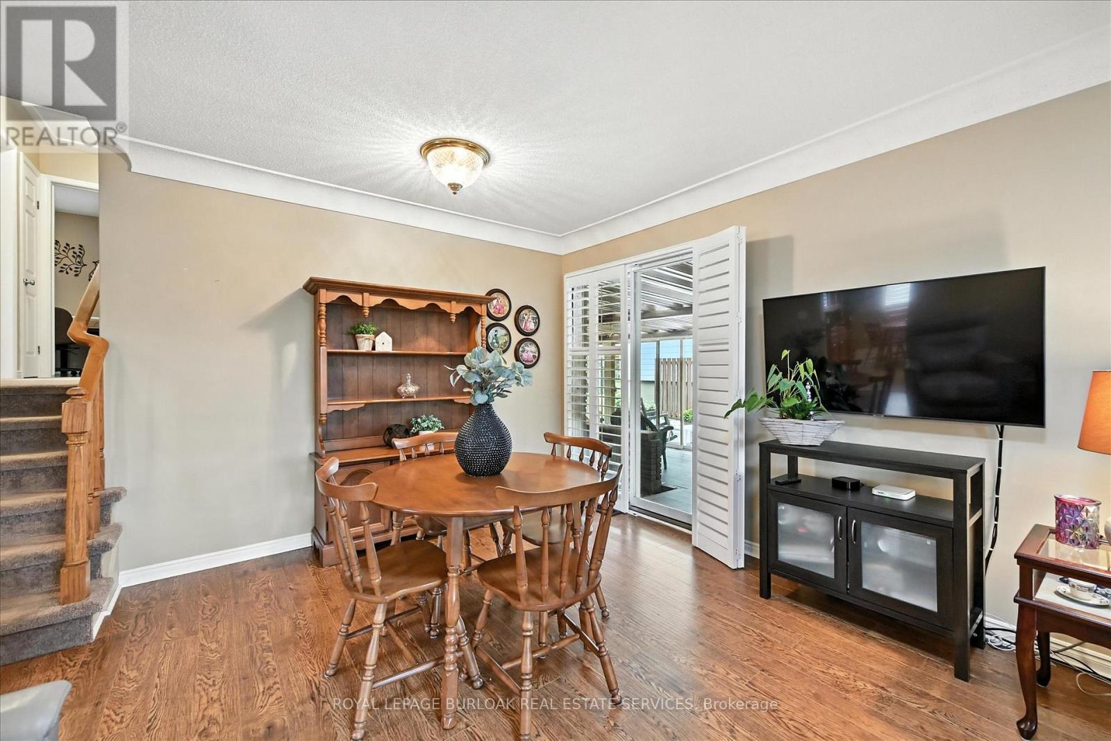 Photo 3 of 5937 Saint Anthony Crescent, Niagara Falls ON