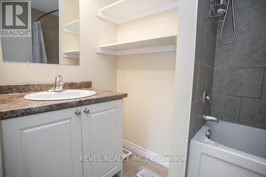 Photo 25 of 115 20 Mcconkey Crescent, Brantford ON