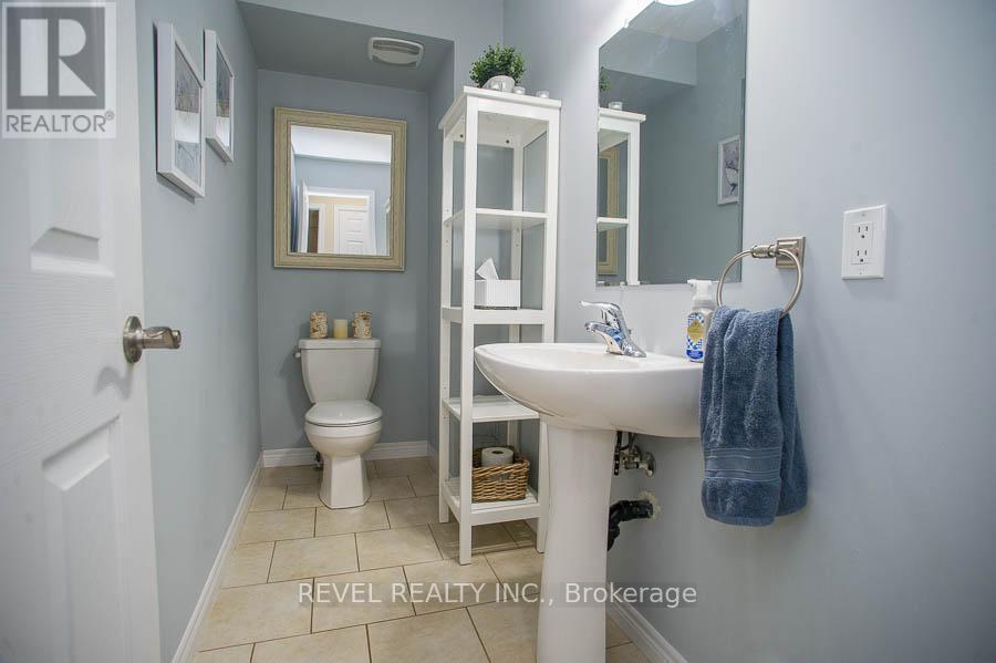 Photo 5 of 115 20 Mcconkey Crescent, Brantford ON