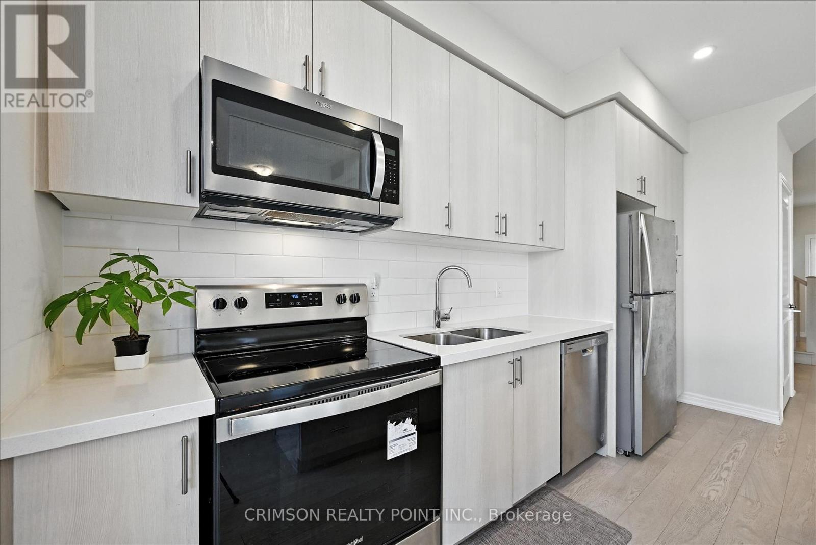 Photo 13 of 8 Linden Park Lane, Hamilton ON