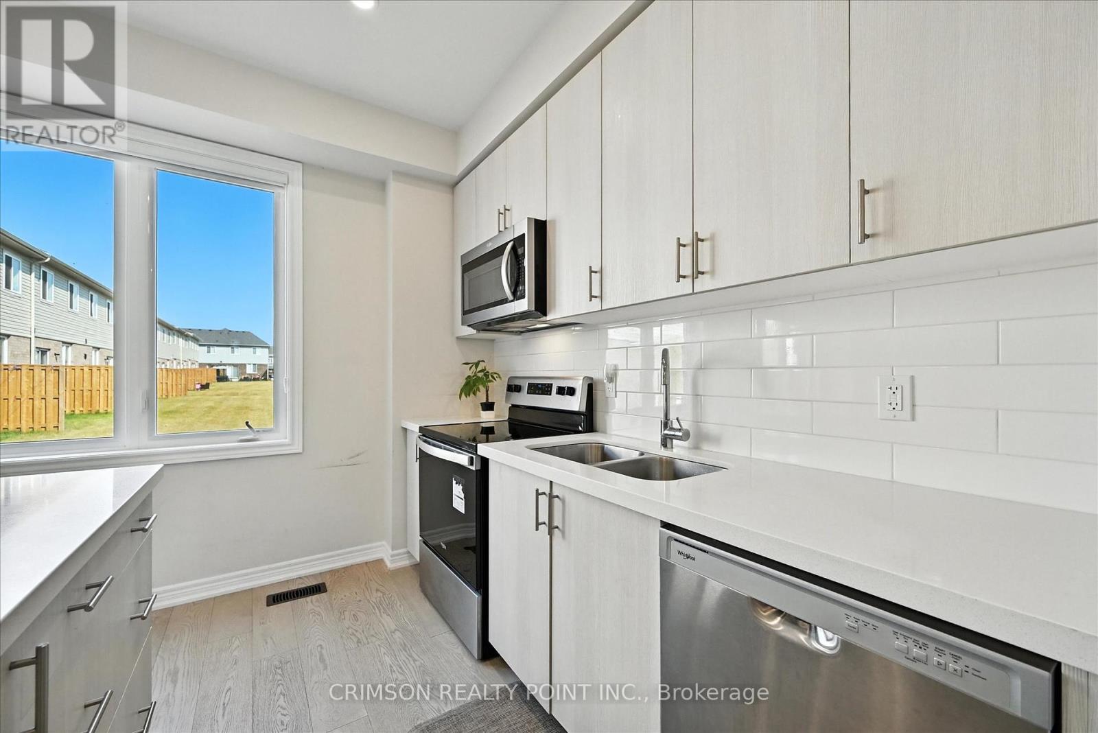 Photo 22 of 8 Linden Park Lane, Hamilton ON