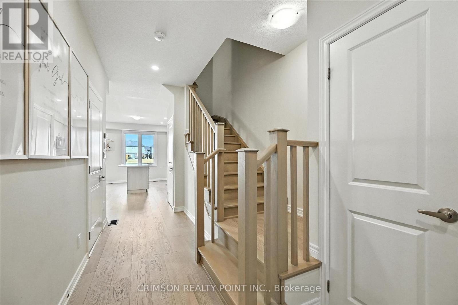 Photo 7 of 8 Linden Park Lane, Hamilton ON