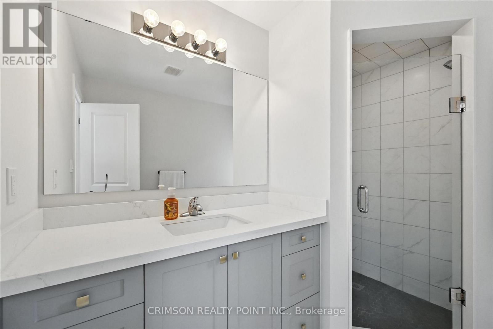 Photo 19 of 8 Linden Park Lane, Hamilton ON
