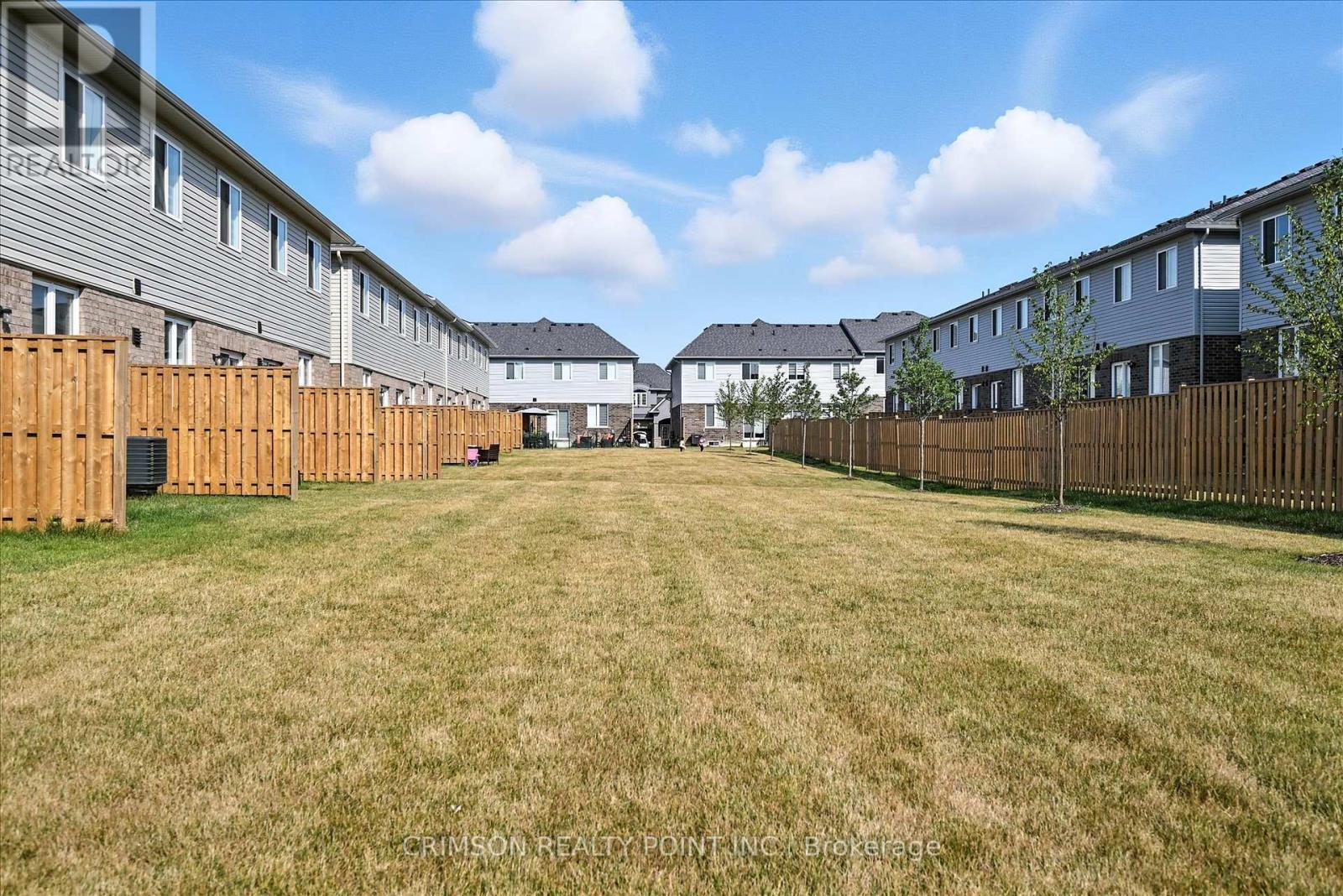 Photo 4 of 8 Linden Park Lane, Hamilton ON