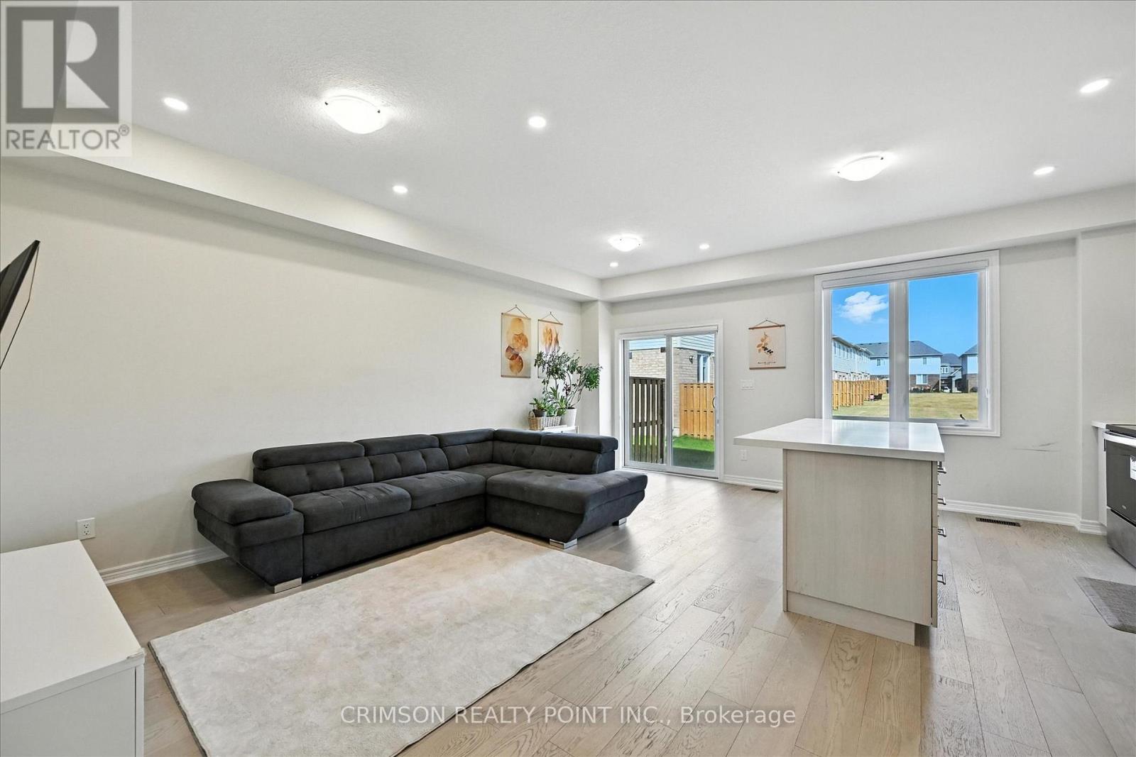 Photo 3 of 8 Linden Park Lane, Hamilton ON