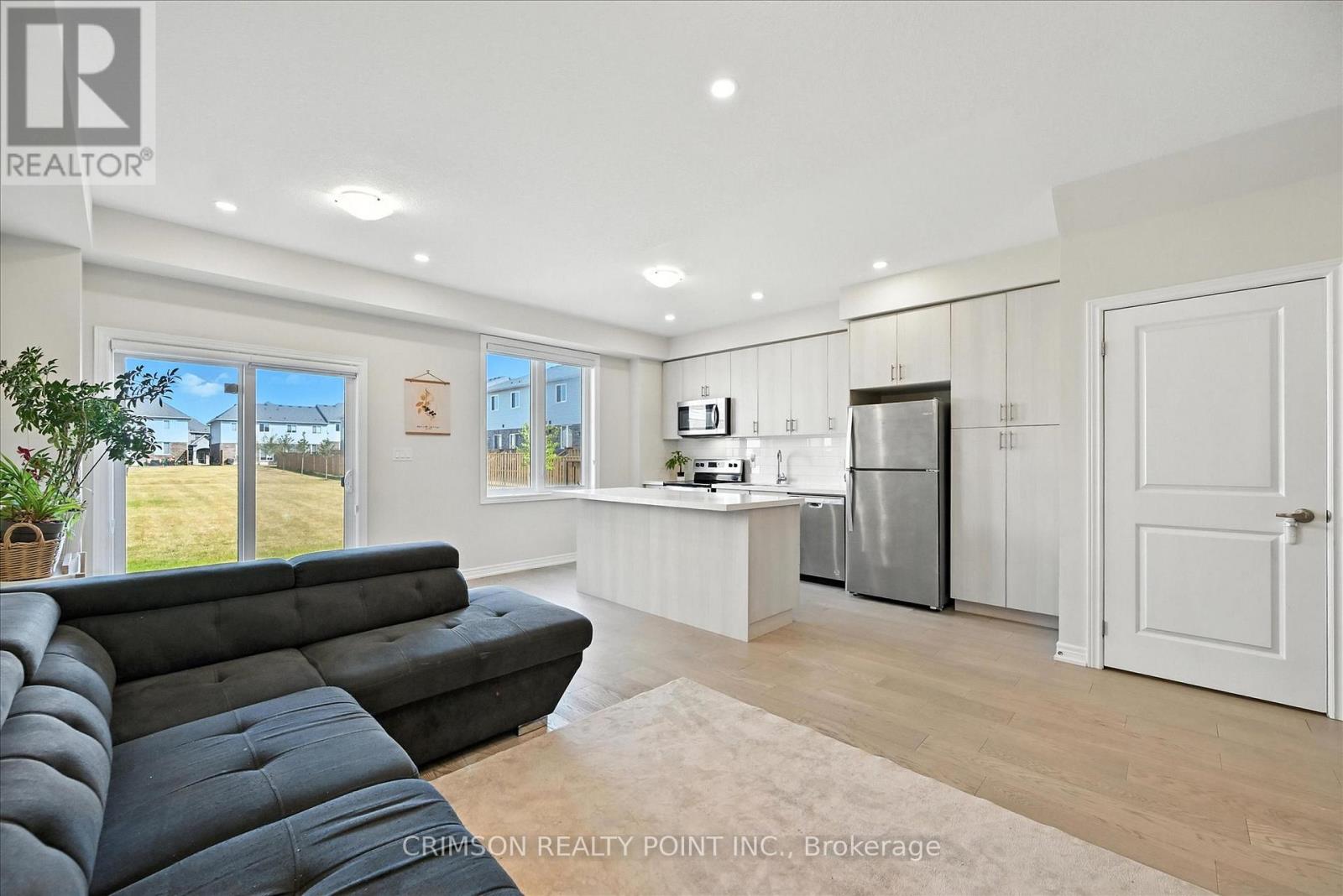 Photo 11 of 8 Linden Park Lane, Hamilton ON