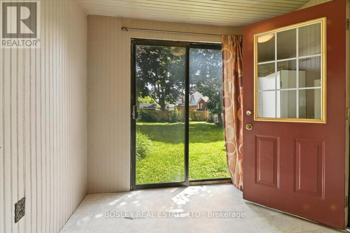 Photo 17 of 712 Park Street S, Peterborough South ON