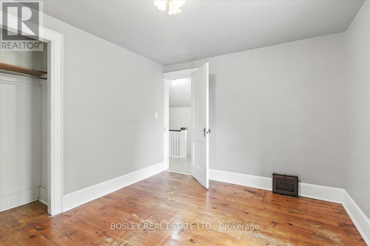 Photo 25 of 712 Park Street S, Peterborough South ON