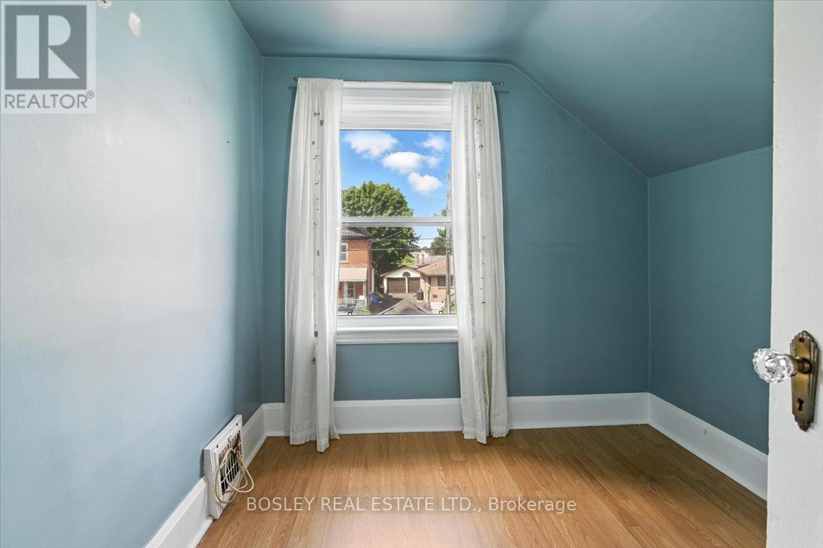 Photo 28 of 712 Park Street S, Peterborough South ON