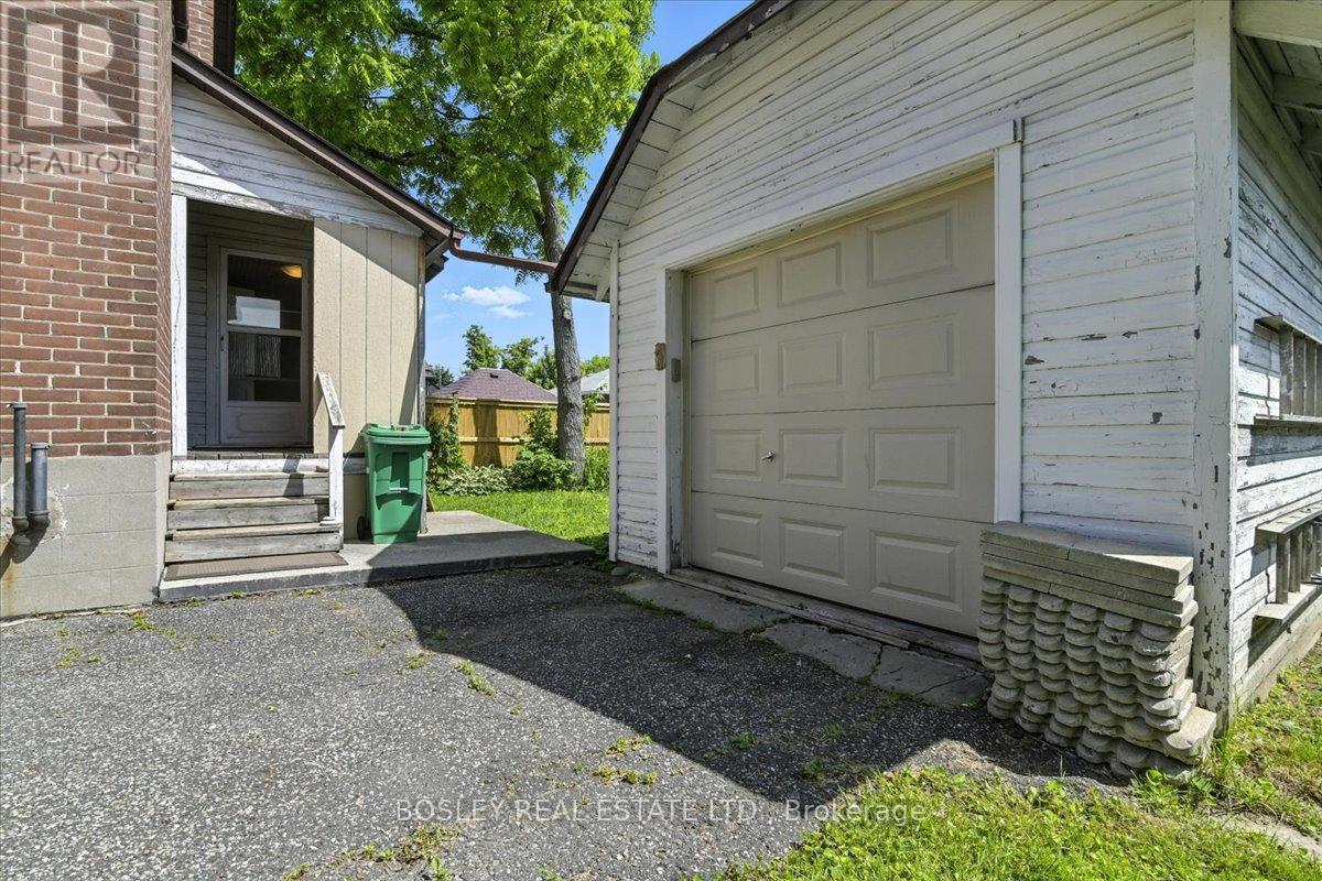 Photo 27 of 712 Park Street S, Peterborough South ON