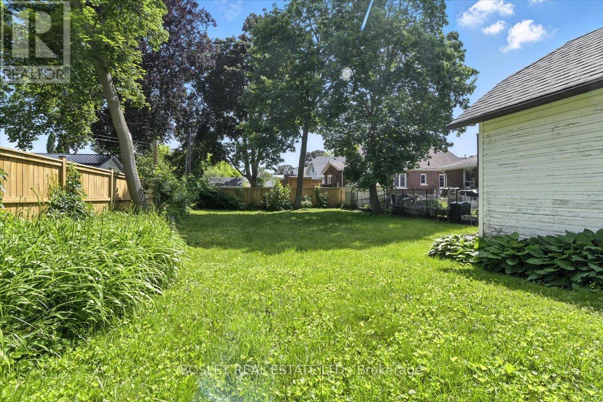 Photo 22 of 712 Park Street S, Peterborough South ON