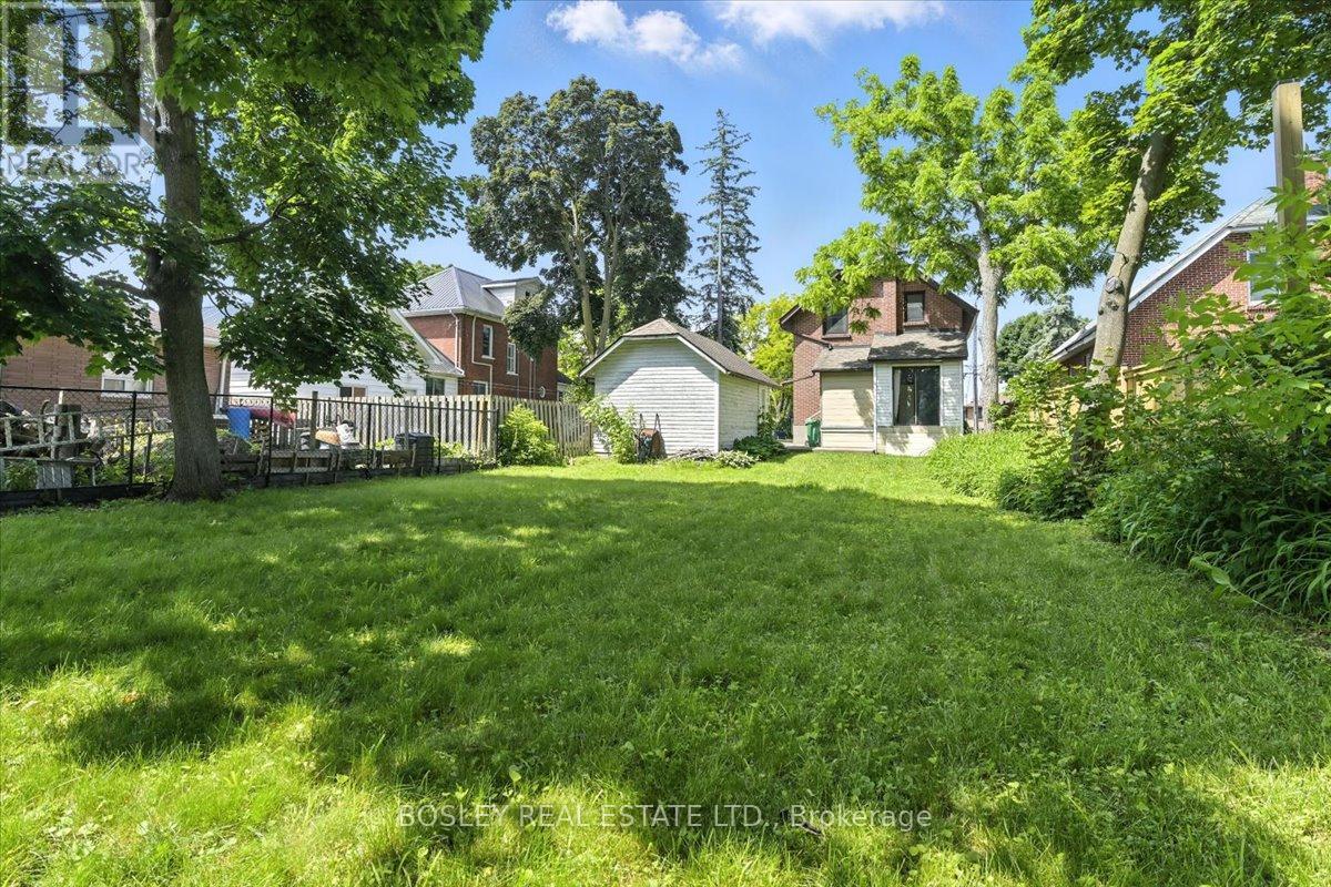 Photo 7 of 712 Park Street S, Peterborough South ON