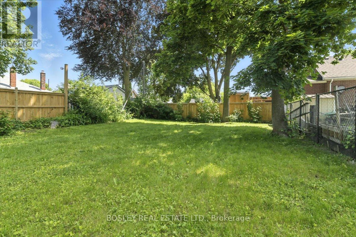 Photo 19 of 712 Park Street S, Peterborough South ON