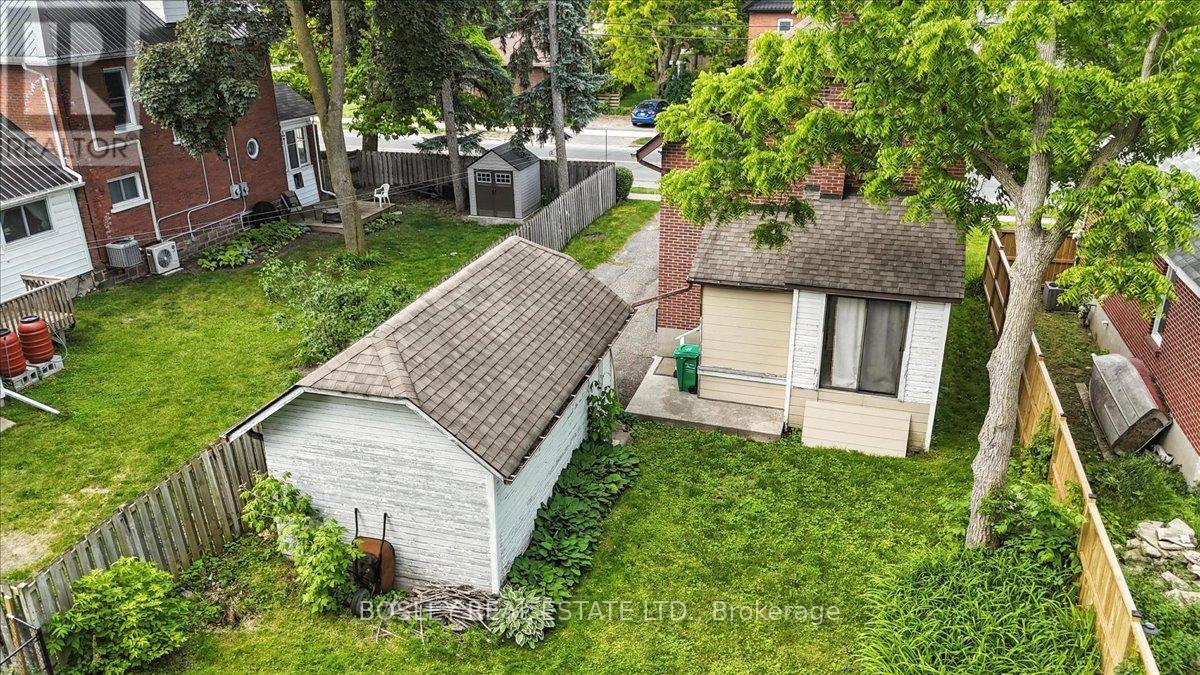 Photo 12 of 712 Park Street S, Peterborough South ON