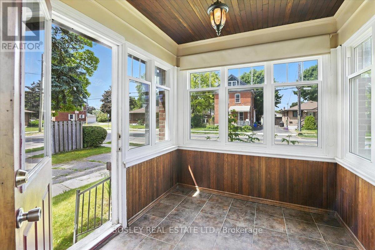 Photo 14 of 712 Park Street S, Peterborough South ON