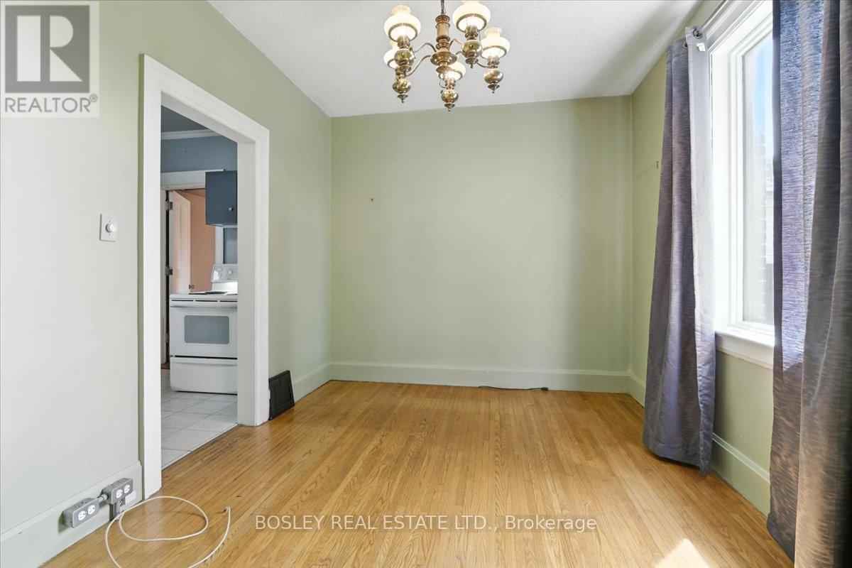Photo 9 of 712 Park Street S, Peterborough South ON