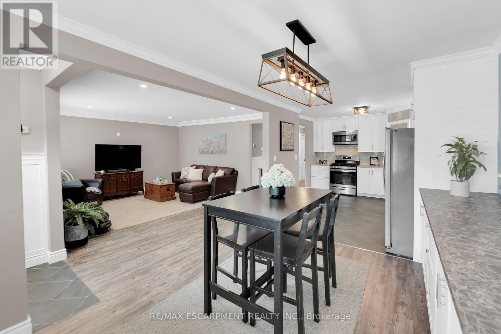 Photo 17 of 429 Elizabeth Street, Grimsby ON