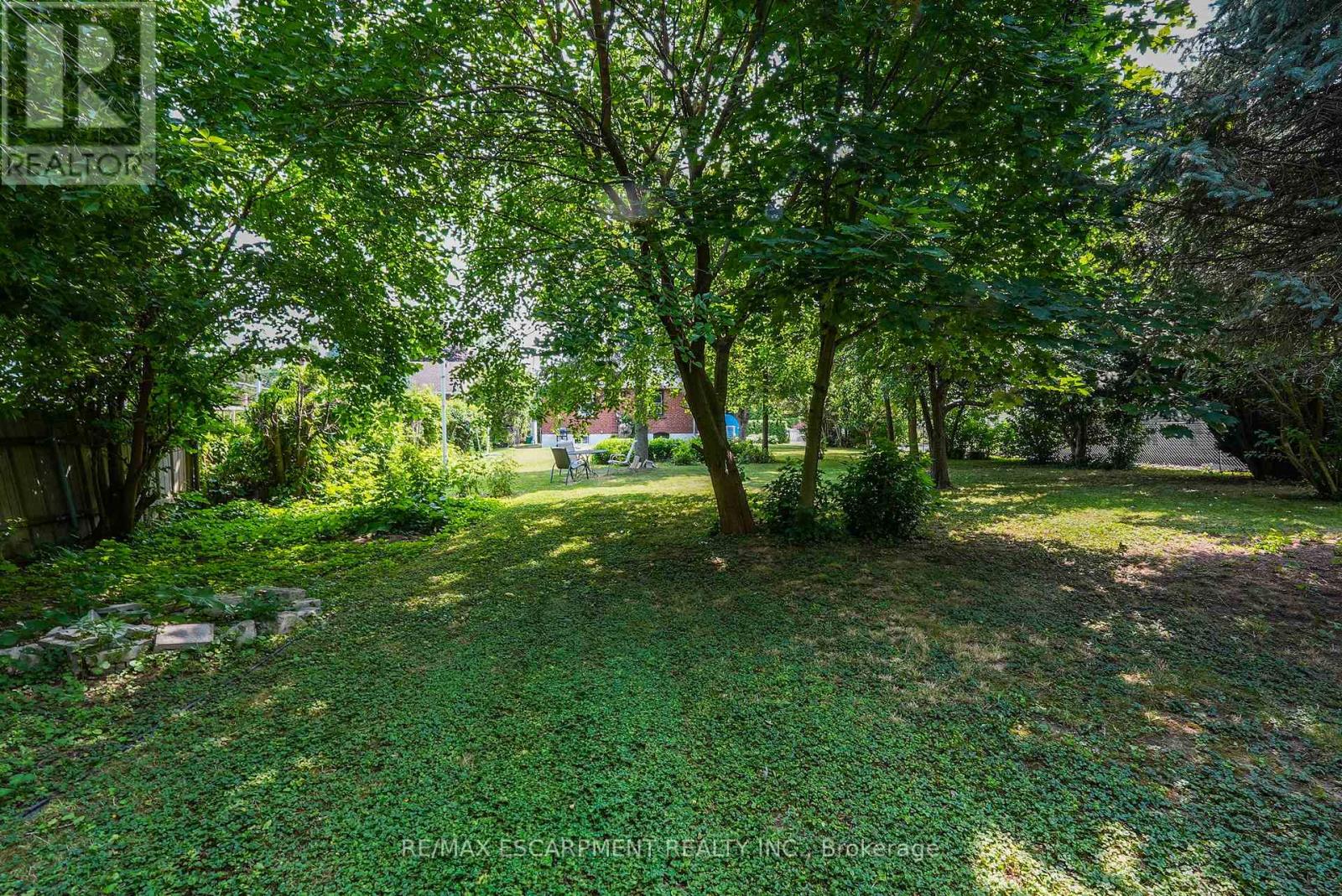 Photo 23 of 429 Elizabeth Street, Grimsby ON