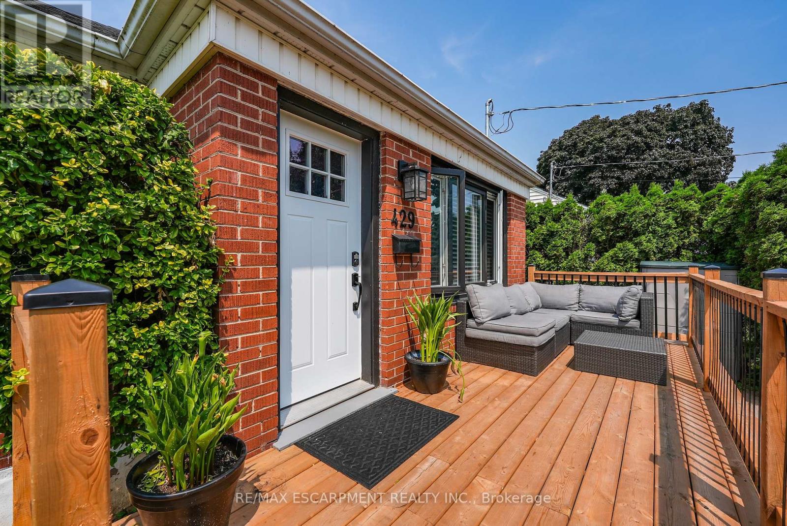 Photo 6 of 429 Elizabeth Street, Grimsby ON