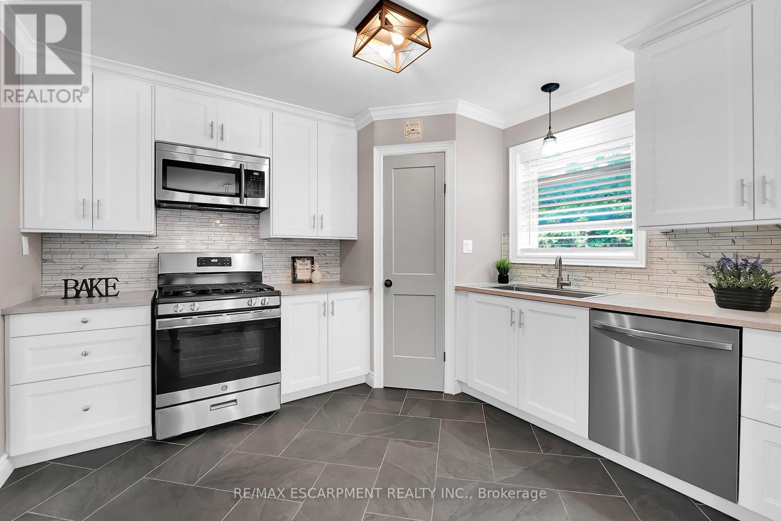 Photo 18 of 429 Elizabeth Street, Grimsby ON