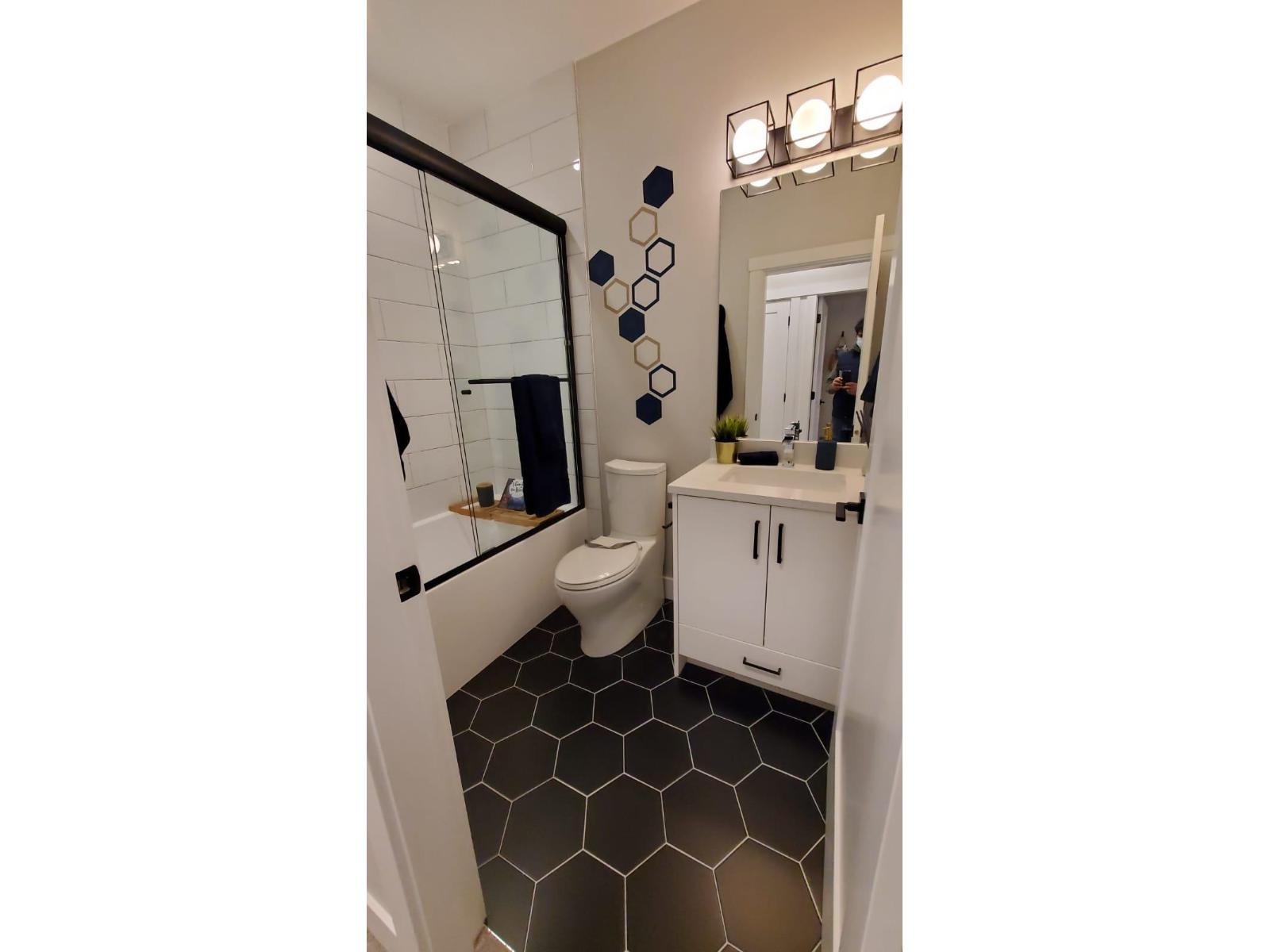 Photo 8 of 22 1639 162 Street, Surrey BC