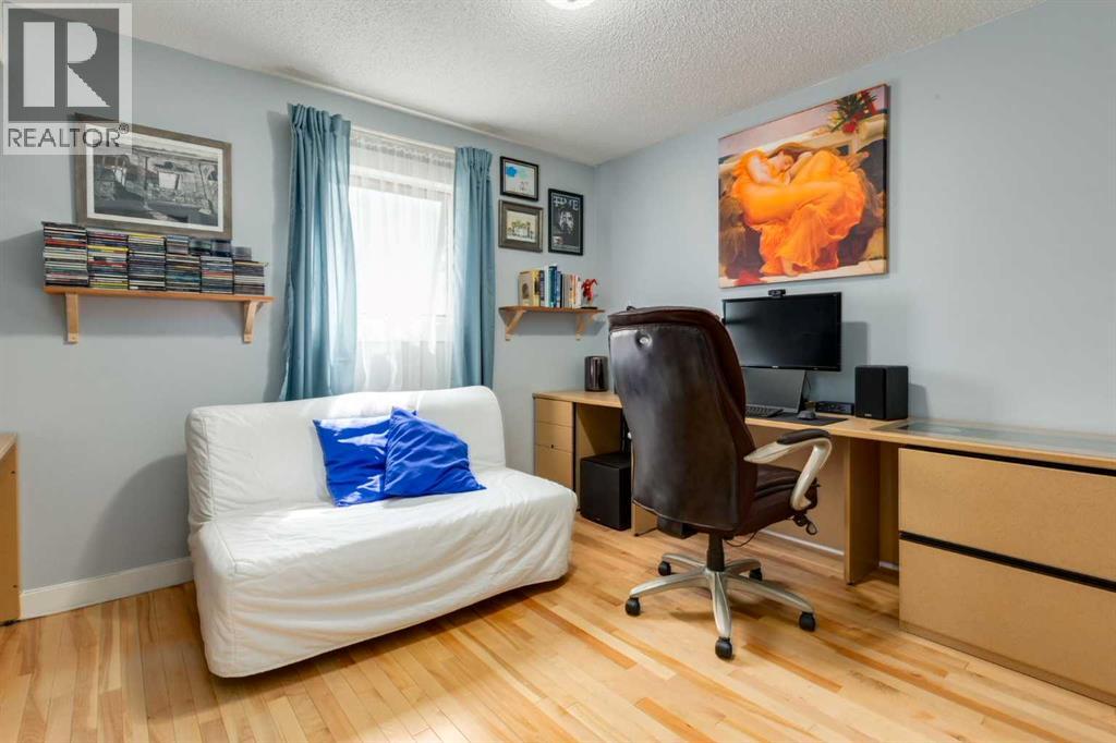 Single Family House for Sale in  Millrise Drive SW Millrise Calgary 