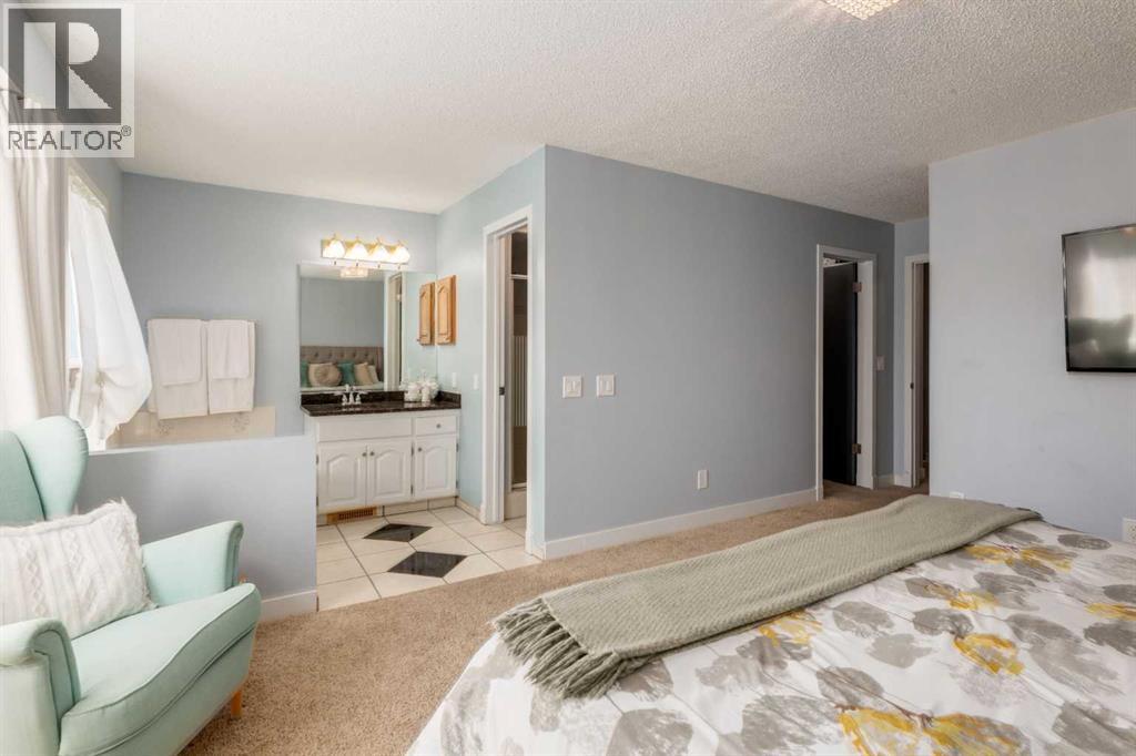 Single Family House for Sale in  Millrise Drive SW Millrise Calgary 