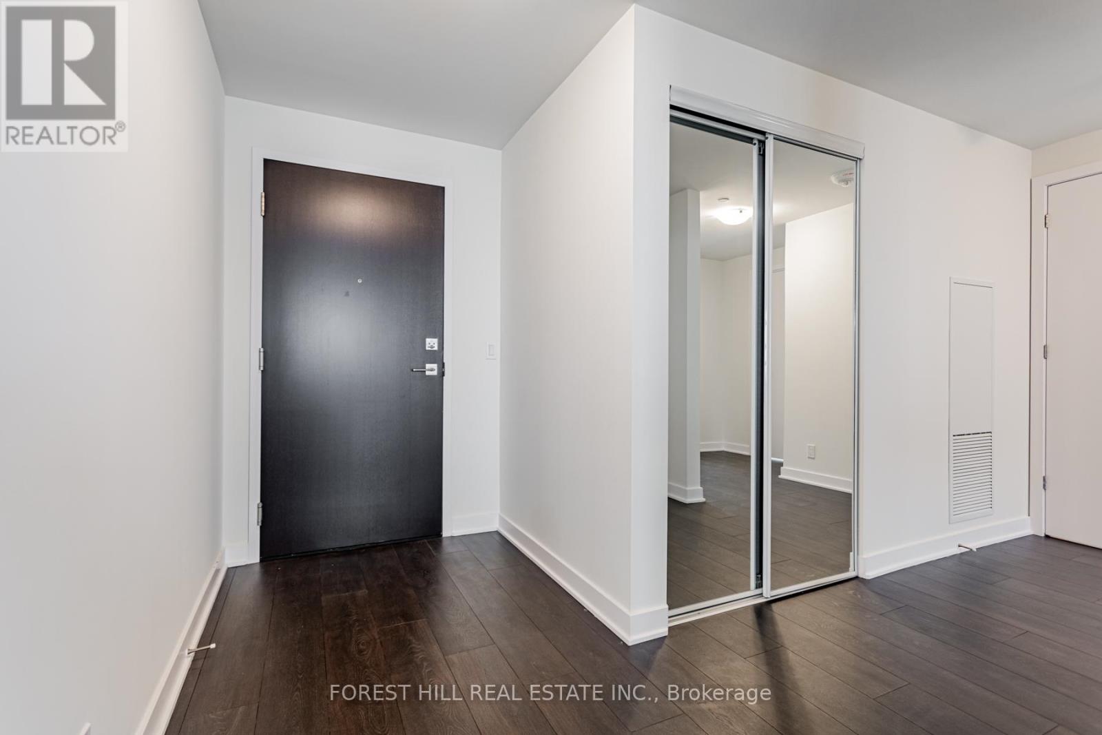 Photo 4 of 5701 2221 Yonge Street, Toronto ON