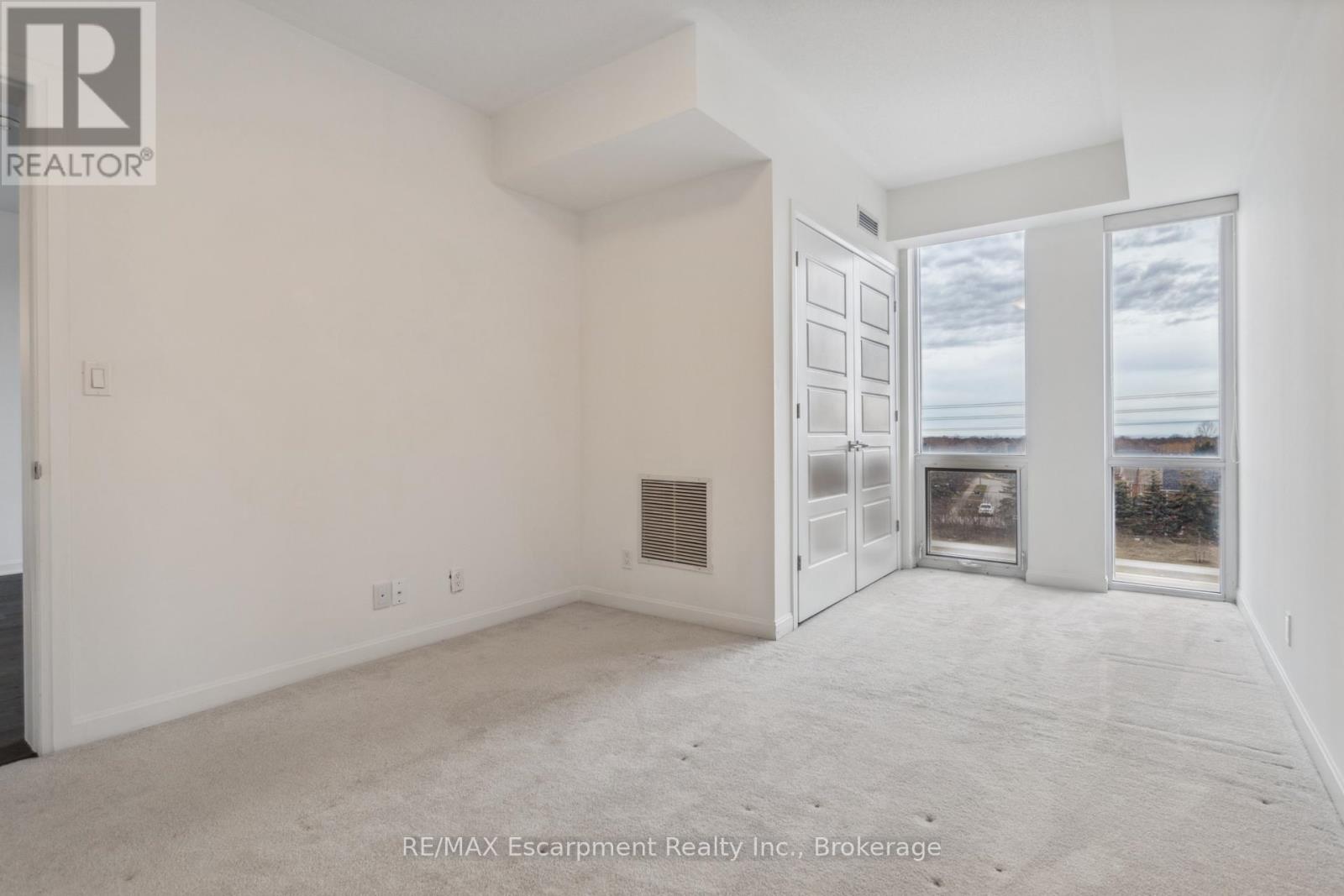 Photo 12 of 309 3028 Creekshore Common, Oakville ON