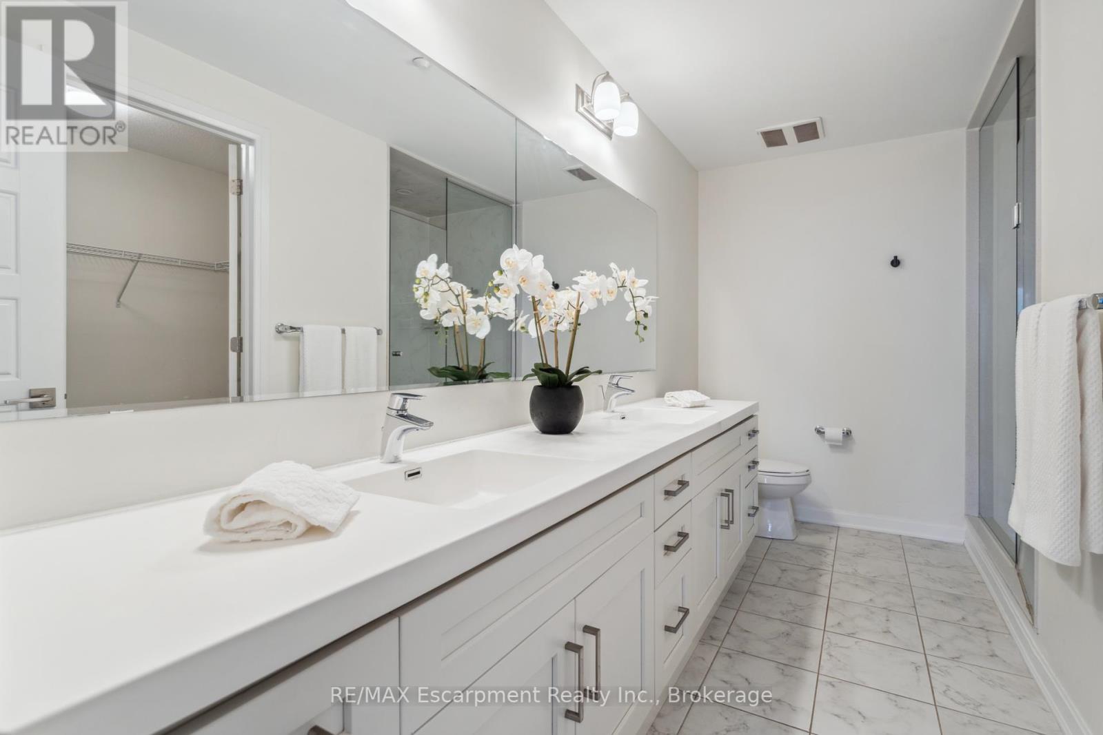 Photo 11 of 309 3028 Creekshore Common, Oakville ON