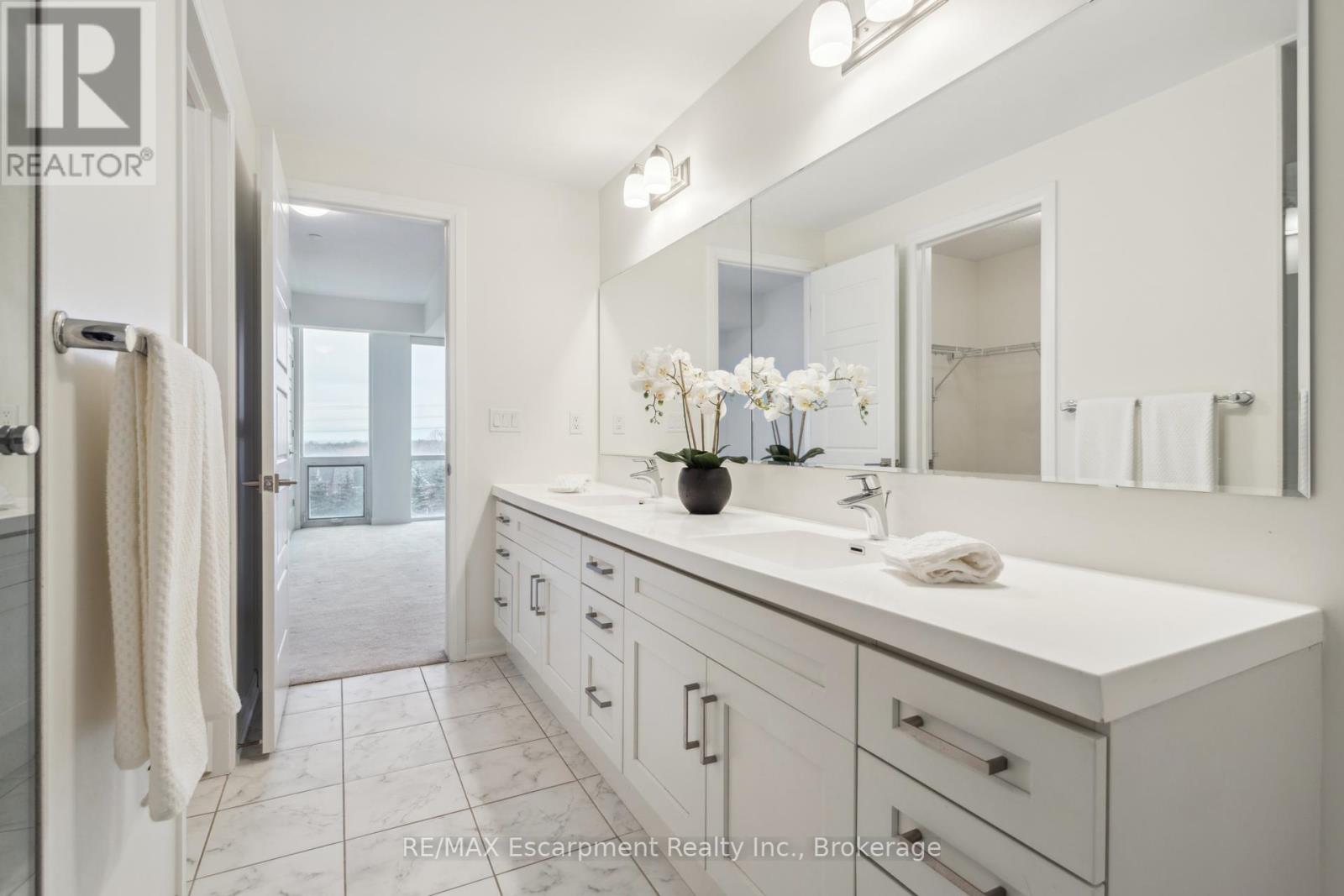 Photo 16 of 309 3028 Creekshore Common, Oakville ON