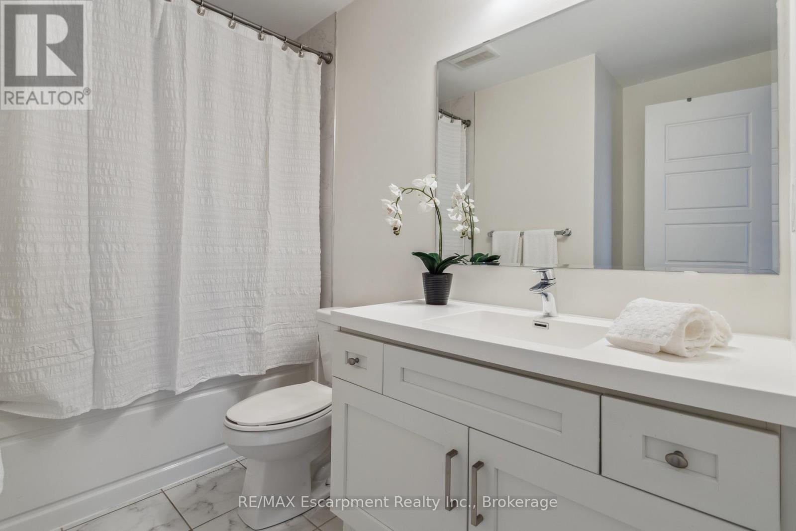 Photo 17 of 309 3028 Creekshore Common, Oakville ON