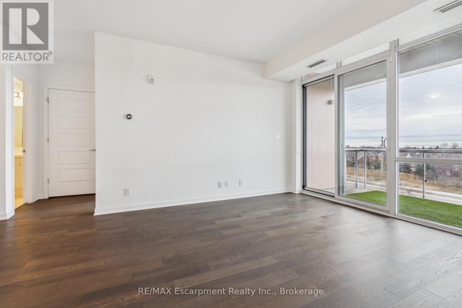 Photo 38 of 309 3028 Creekshore Common, Oakville ON