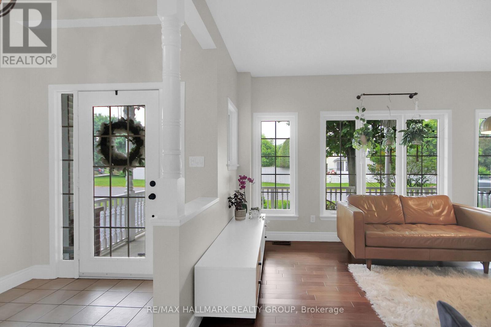 Photo 6 of 31 Kyle Avenue, Ottawa ON