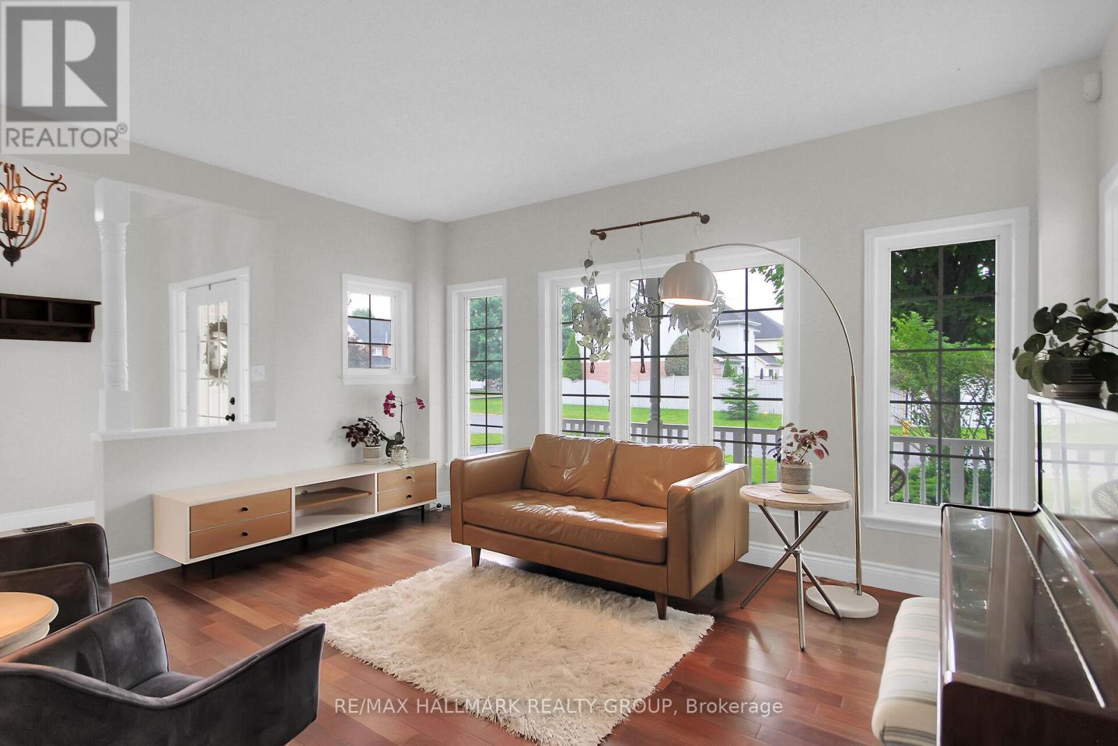 Photo 7 of 31 Kyle Avenue, Ottawa ON