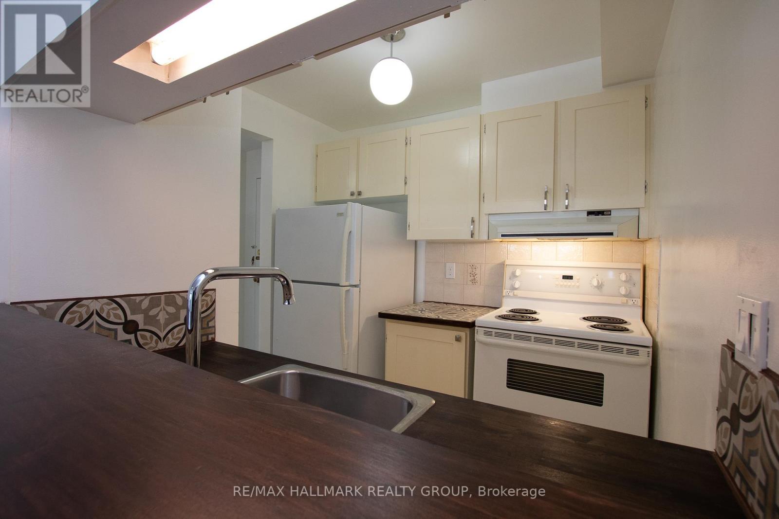 Photo 11 of 210 6376 Bilberry Drive, Ottawa ON