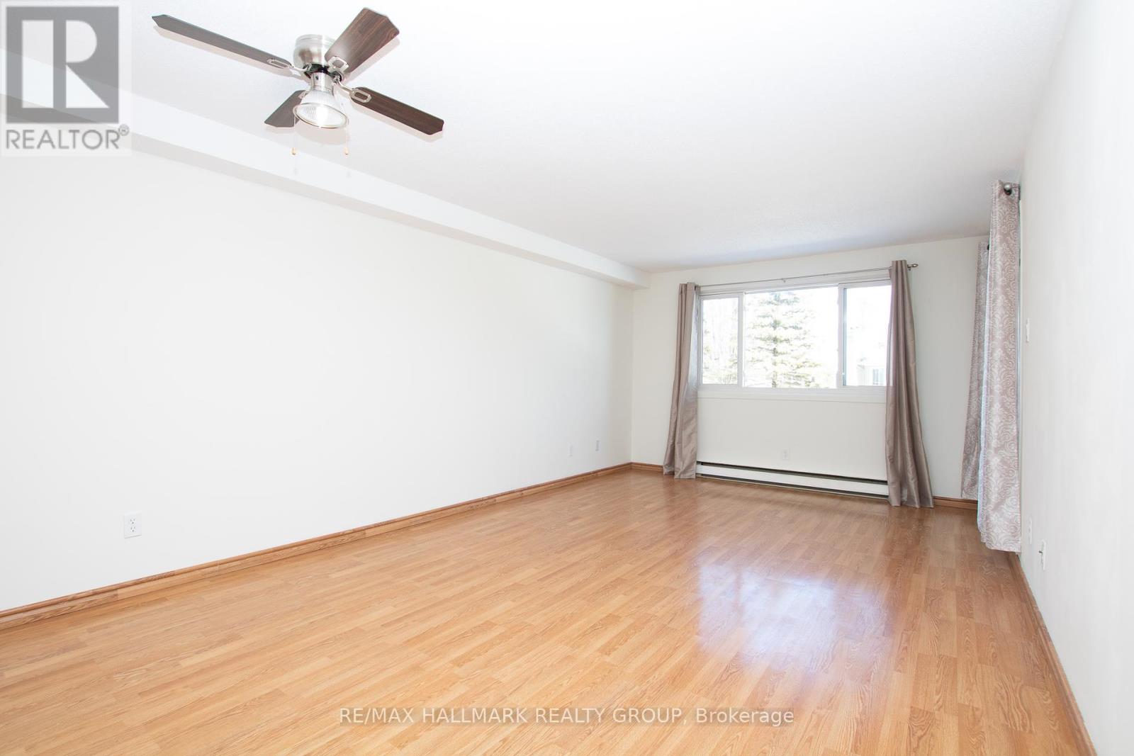 Photo 13 of 210 6376 Bilberry Drive, Ottawa ON