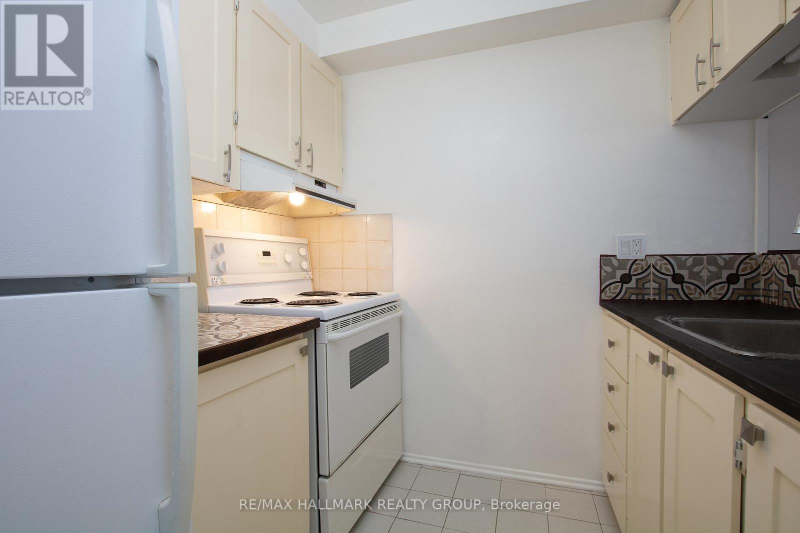Photo 6 of 210 6376 Bilberry Drive, Ottawa ON