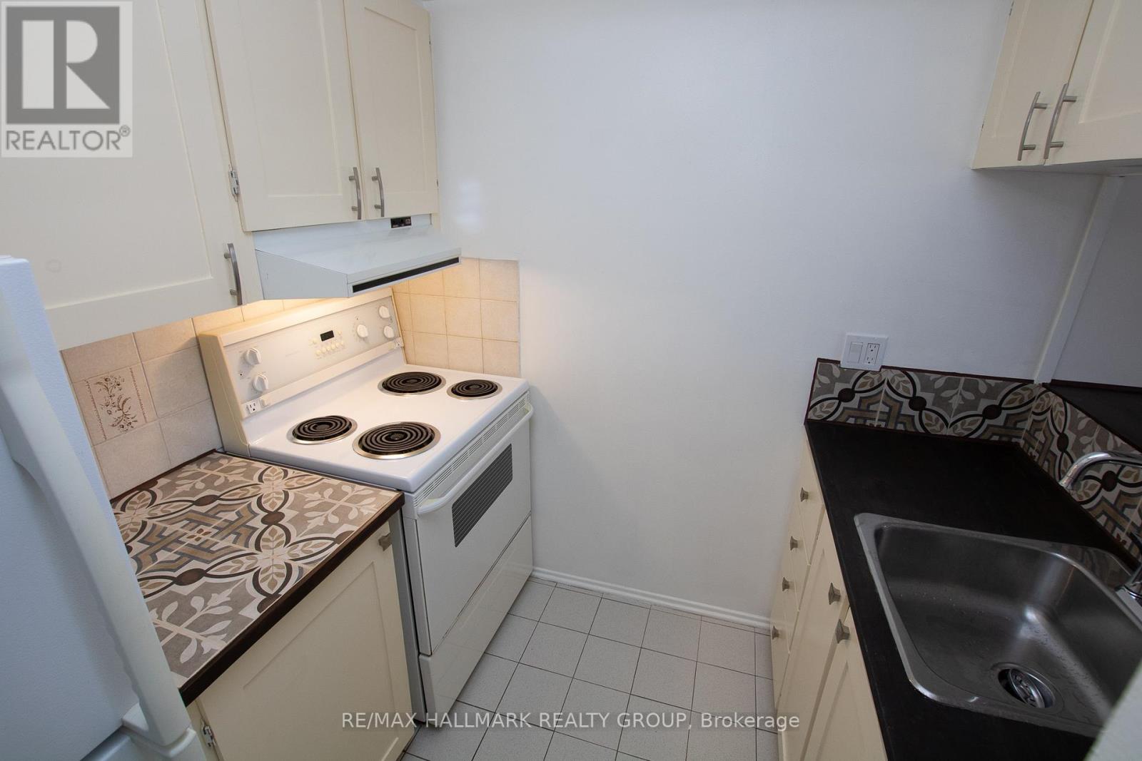 Photo 7 of 210 6376 Bilberry Drive, Ottawa ON