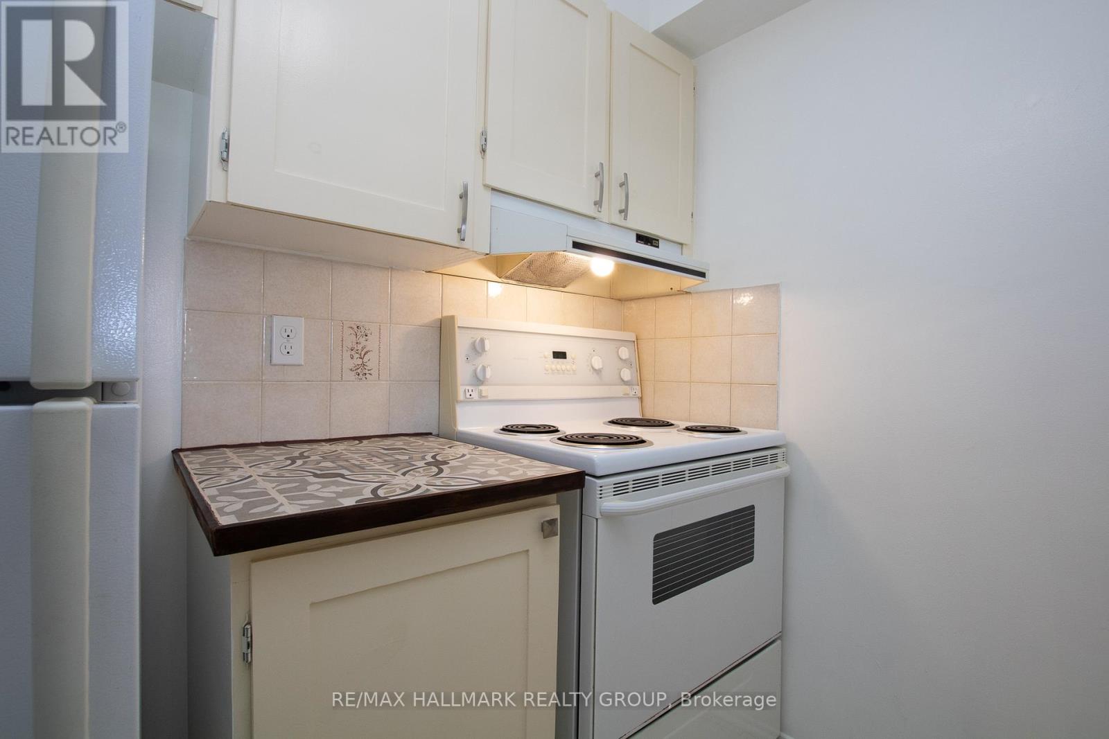 Photo 8 of 210 6376 Bilberry Drive, Ottawa ON