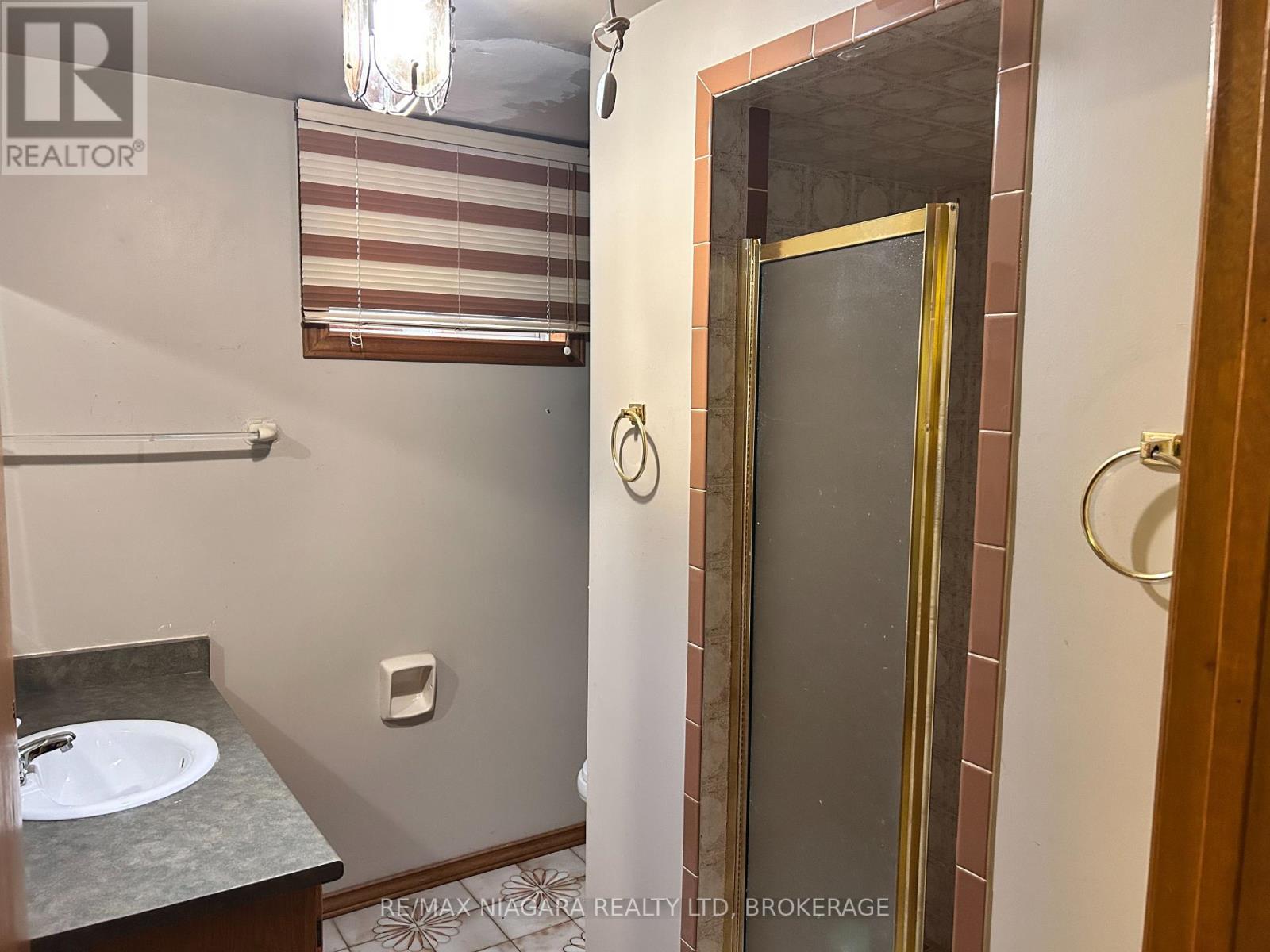 Photo 6 of 6319 Jupiter Boulevard, Niagara Falls ON
