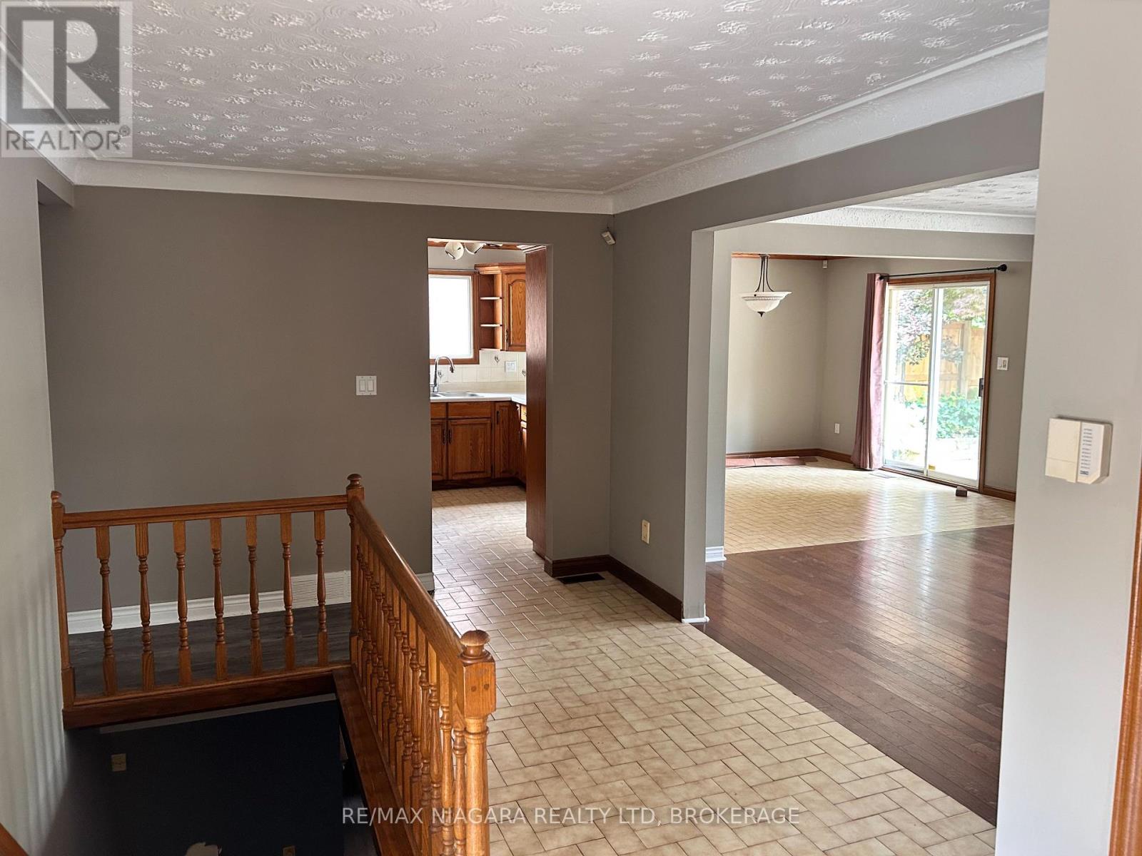 Photo 16 of 6319 Jupiter Boulevard, Niagara Falls ON