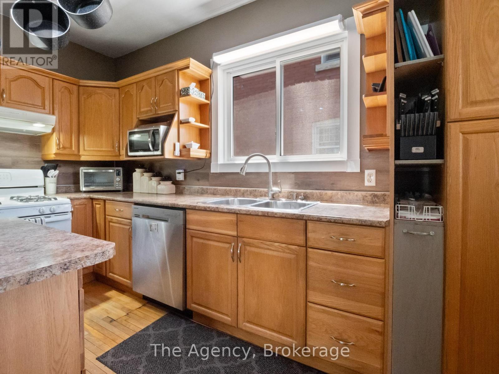 Photo 39 of 48 Grove Street, Welland ON
