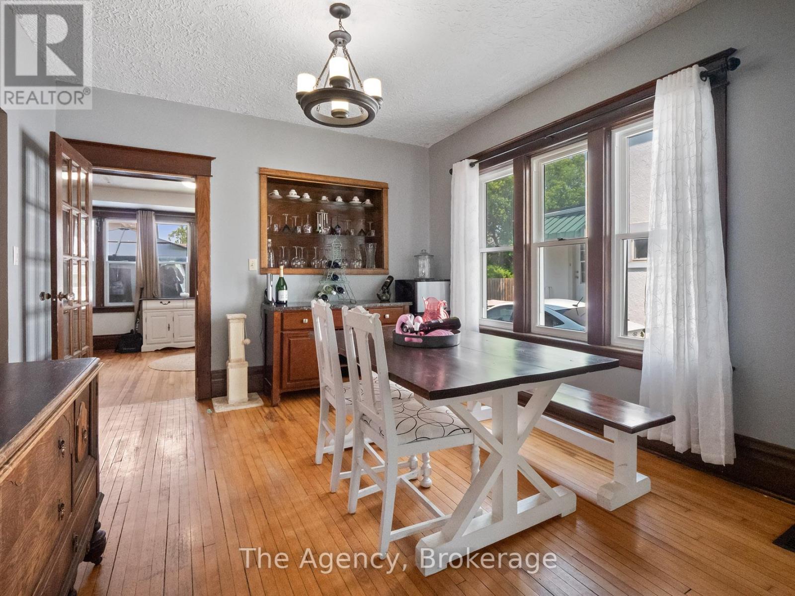 Photo 13 of 48 Grove Street, Welland ON