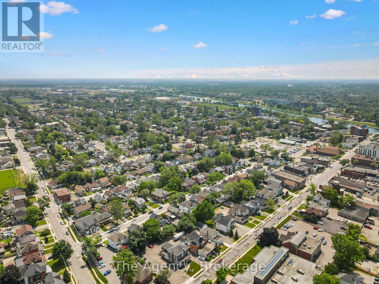 Photo 16 of 48 Grove Street, Welland ON