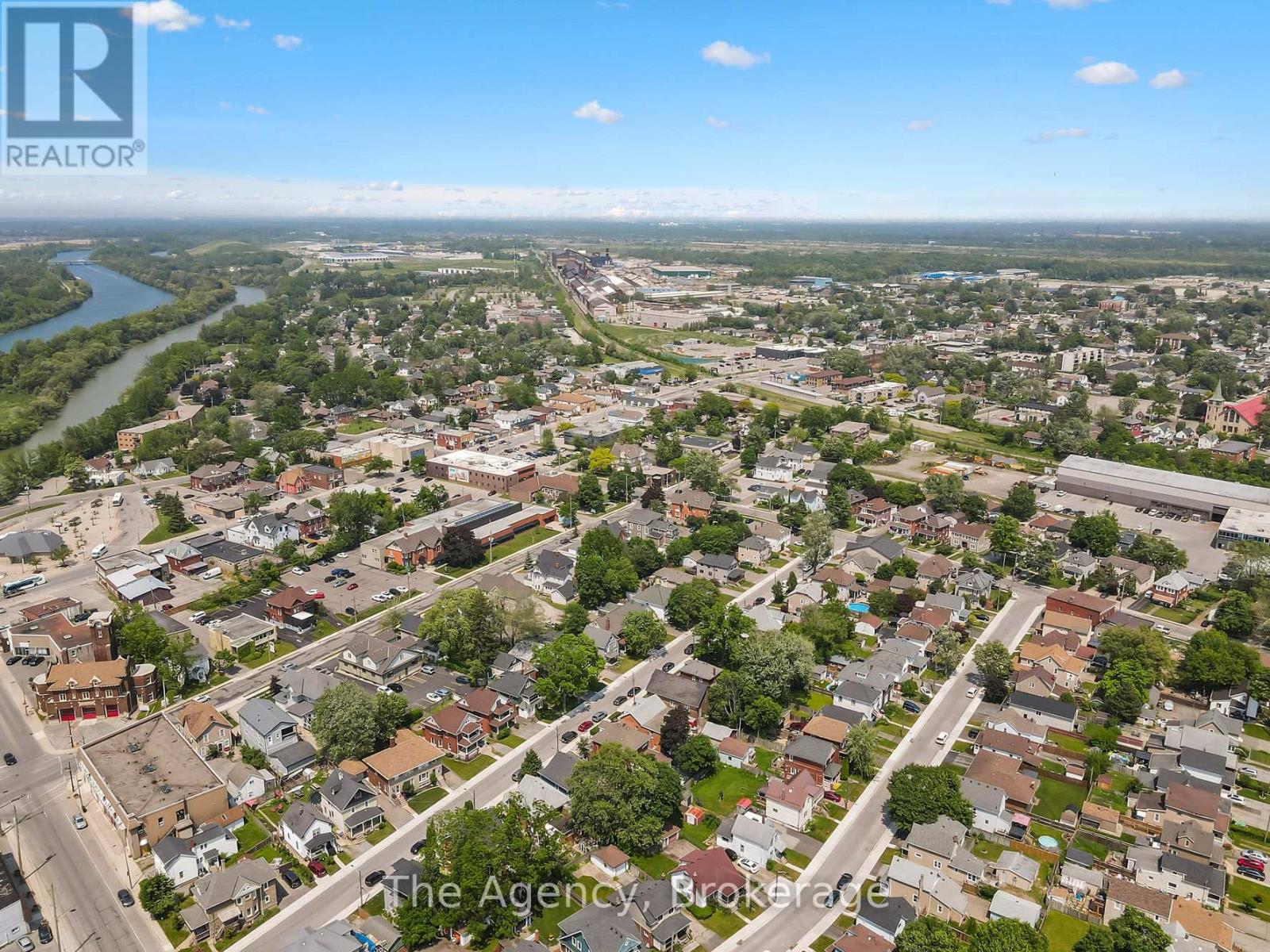 Photo 9 of 48 Grove Street, Welland ON